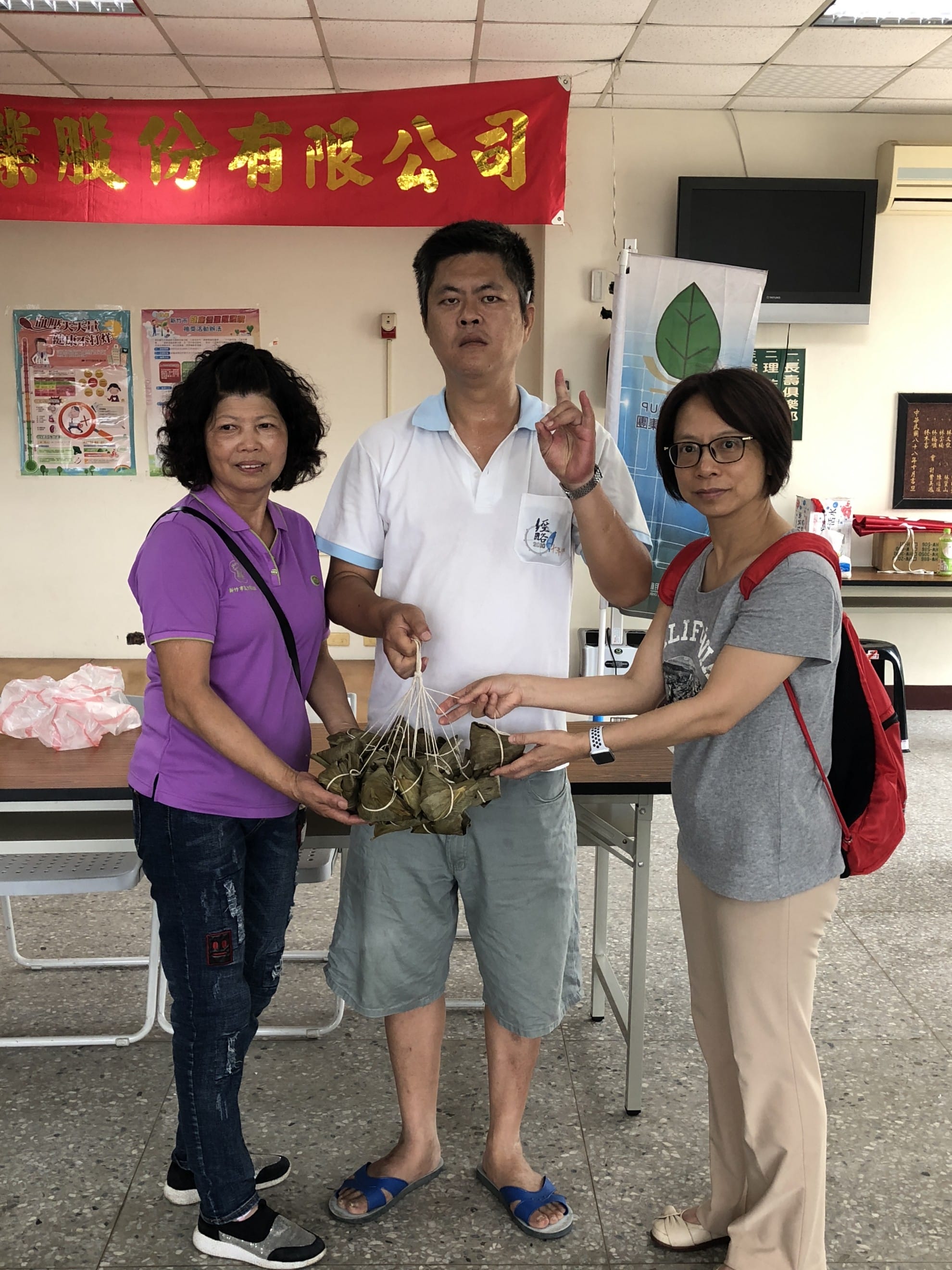 2018年6月13日 金益鼎107年端午佳節 包粽送暖 2018年6月13日 金益鼎107年端午佳節 包粽送暖