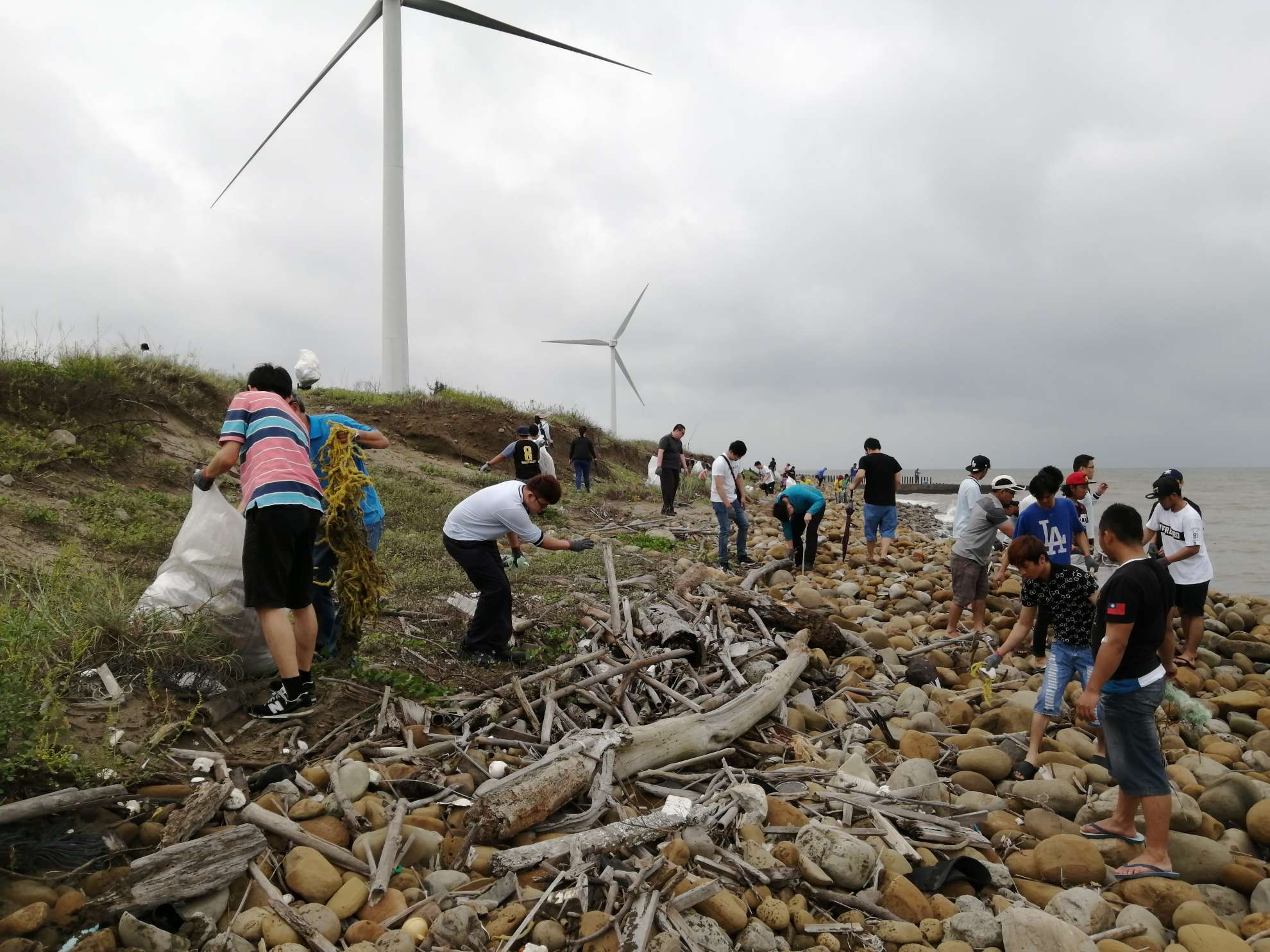 2019年6月11日 響應環保 金益鼎淨灘新竹南港海岸 2019年6月11日 響應環保 金益鼎淨灘新竹南港海岸